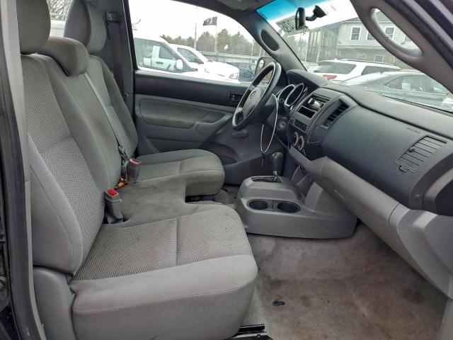 Toyota Tacoma Image 10