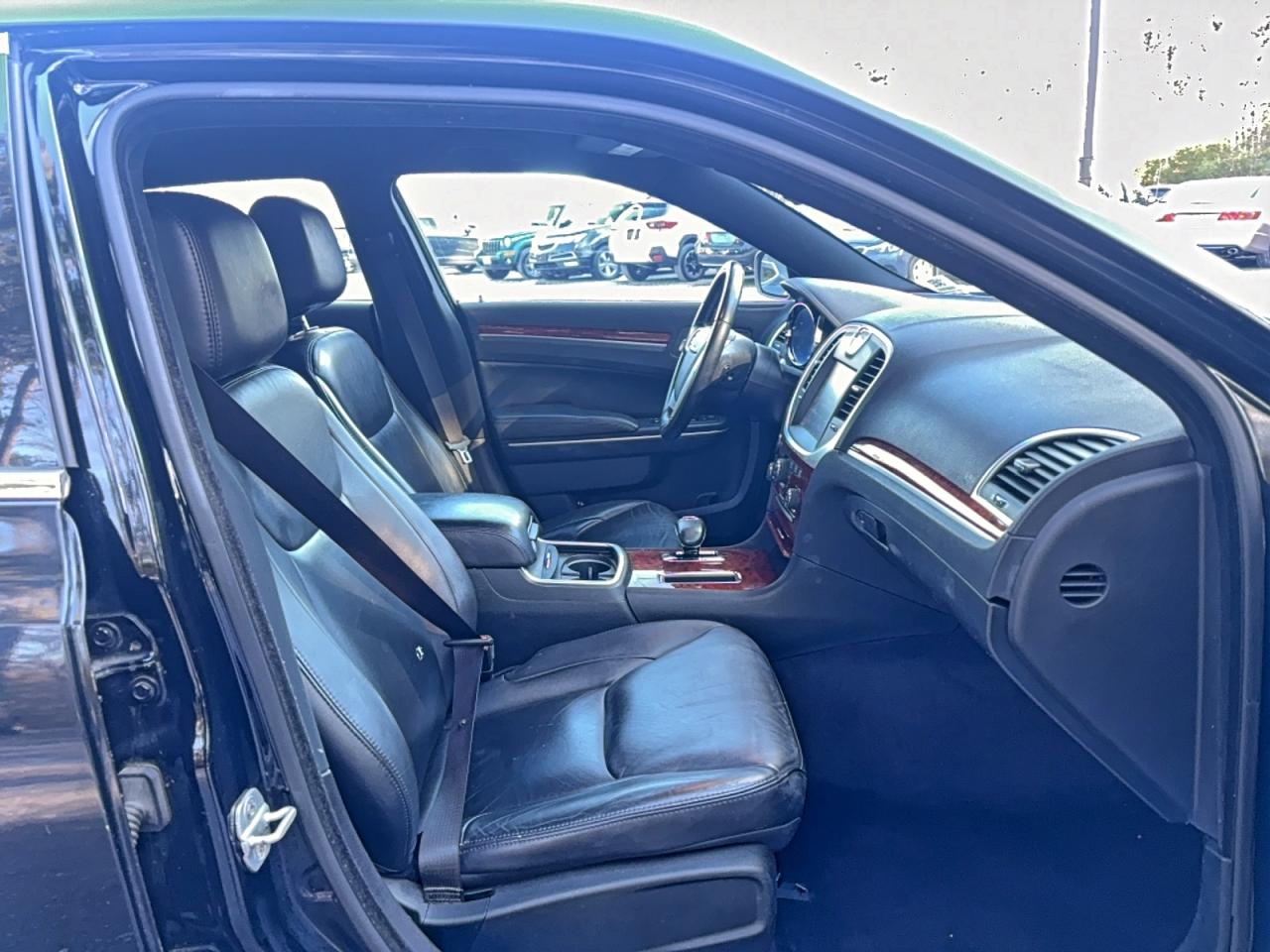 Chrysler 300 Image 6