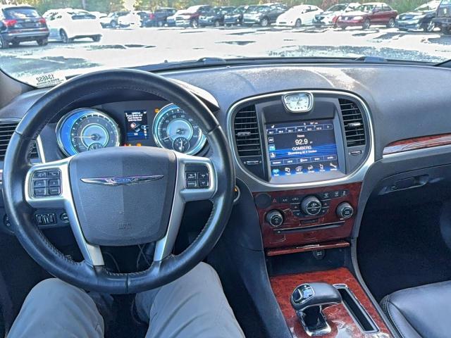 Chrysler 300 Image 2