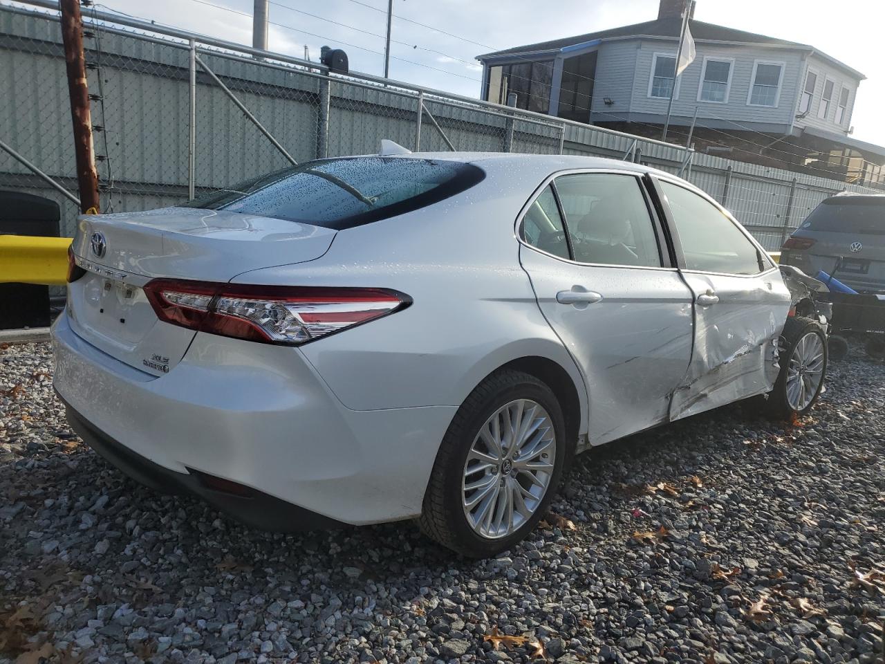 Toyota Camry Hybrid Image 2