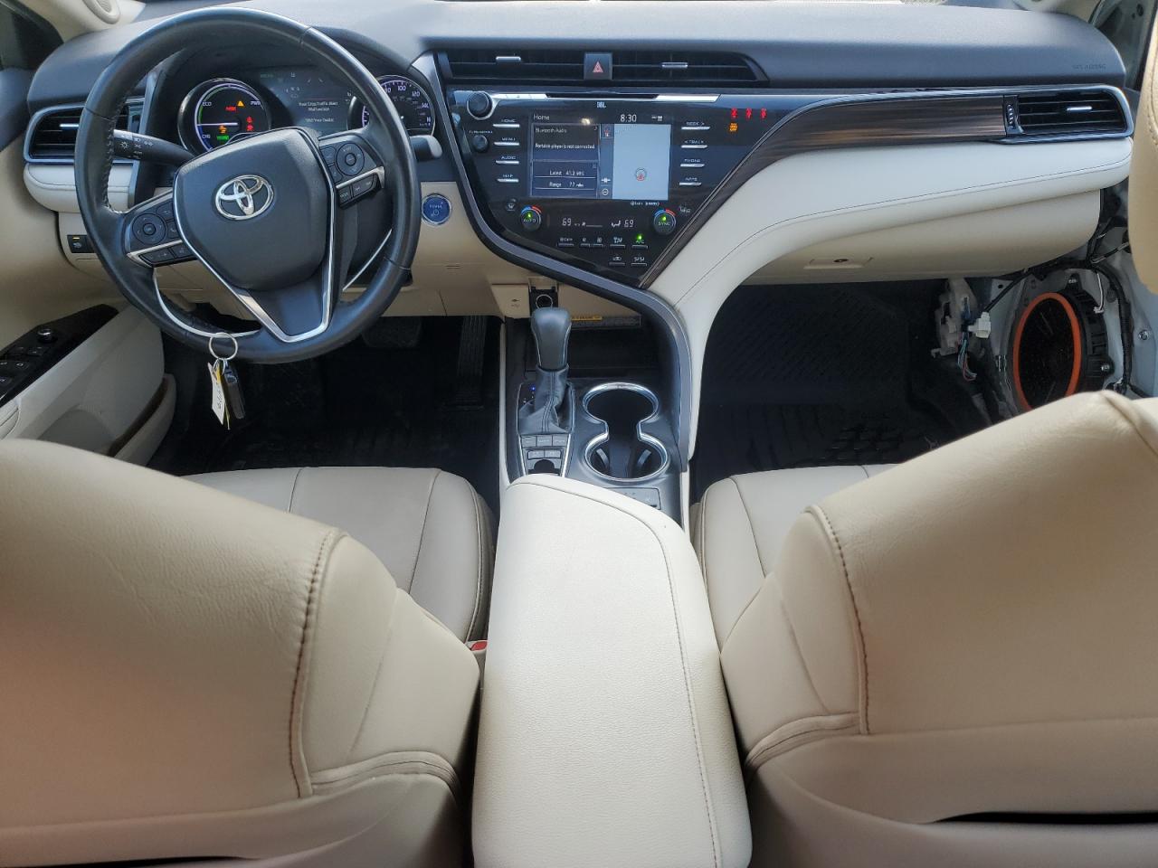 Toyota Camry Hybrid Image 5