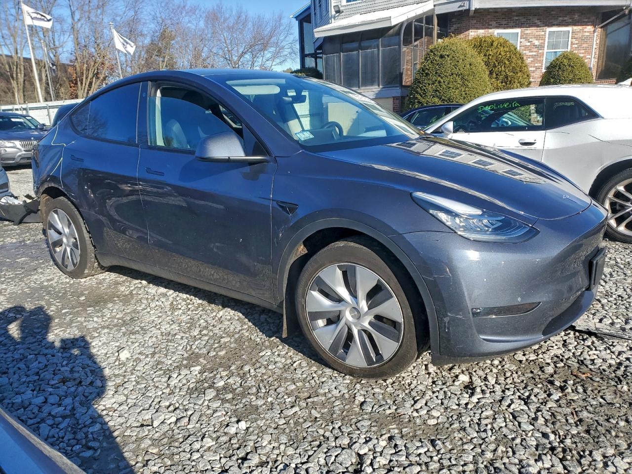 Tesla Model Y Image 2