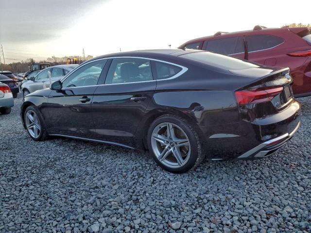 Audi A5 Premium 45 Image 2