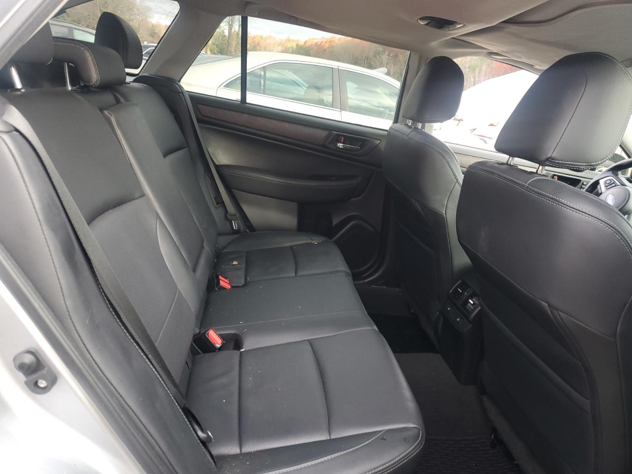 Subaru Outback 2.5i Limited Image 5