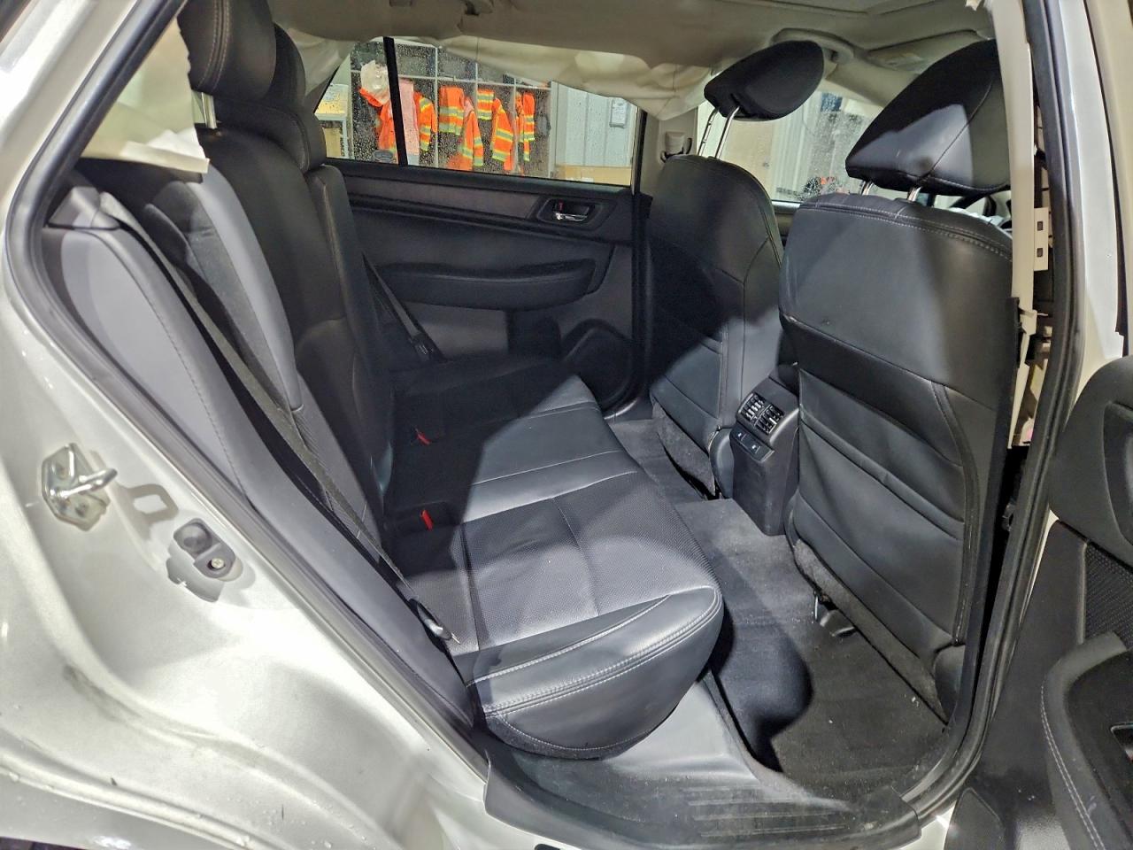 Subaru Outback 2.5i Limited Image 13