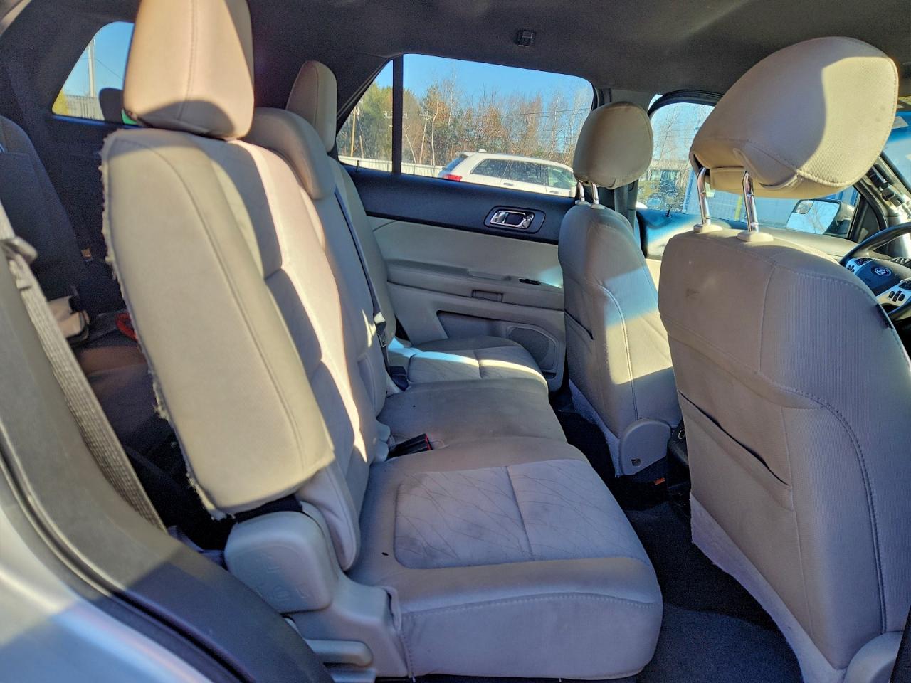 Ford Explorer Image 3