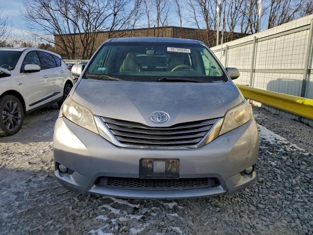 Toyota Sienna Xle Image 13