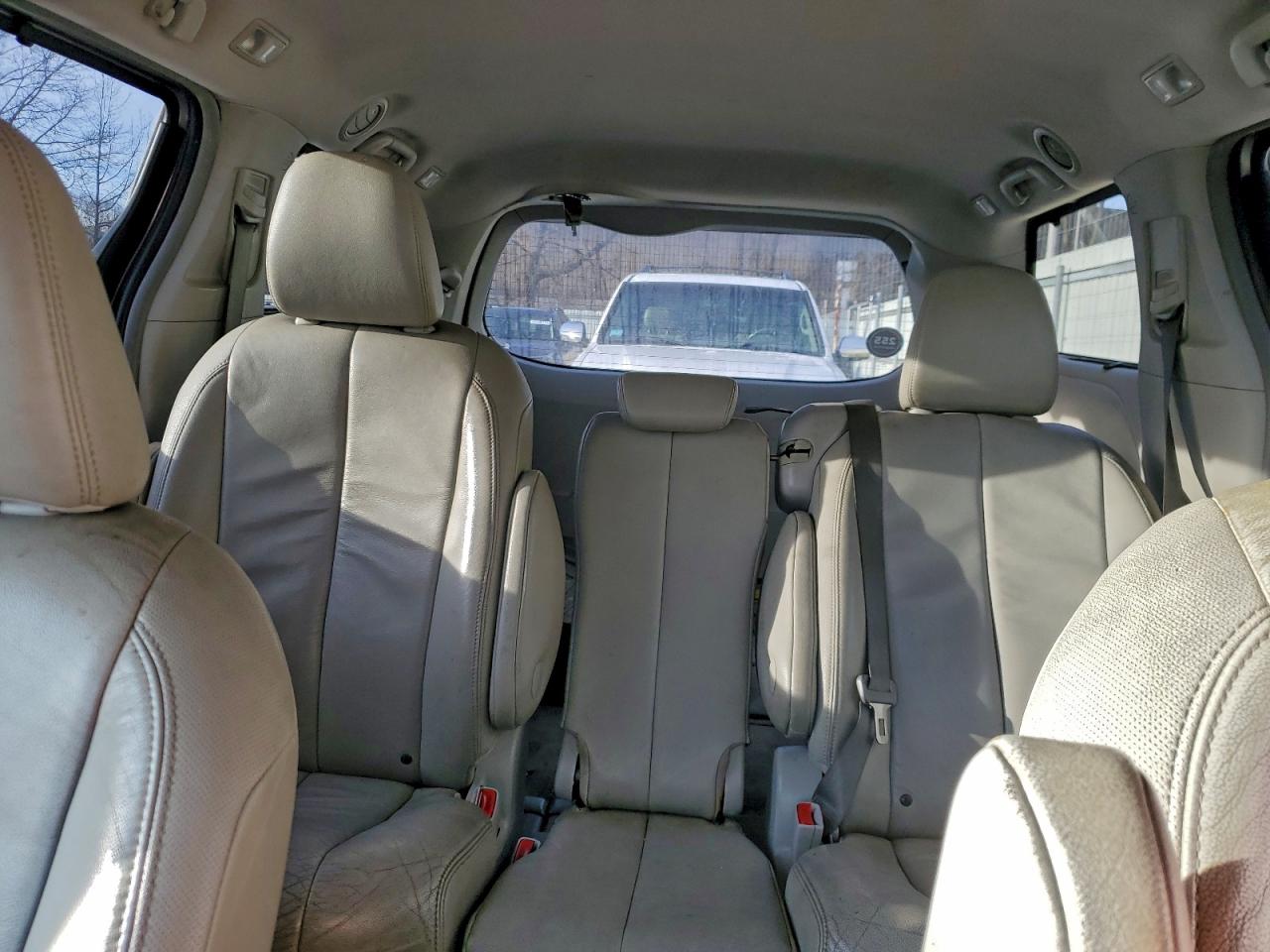 Toyota Sienna Xle Image 8