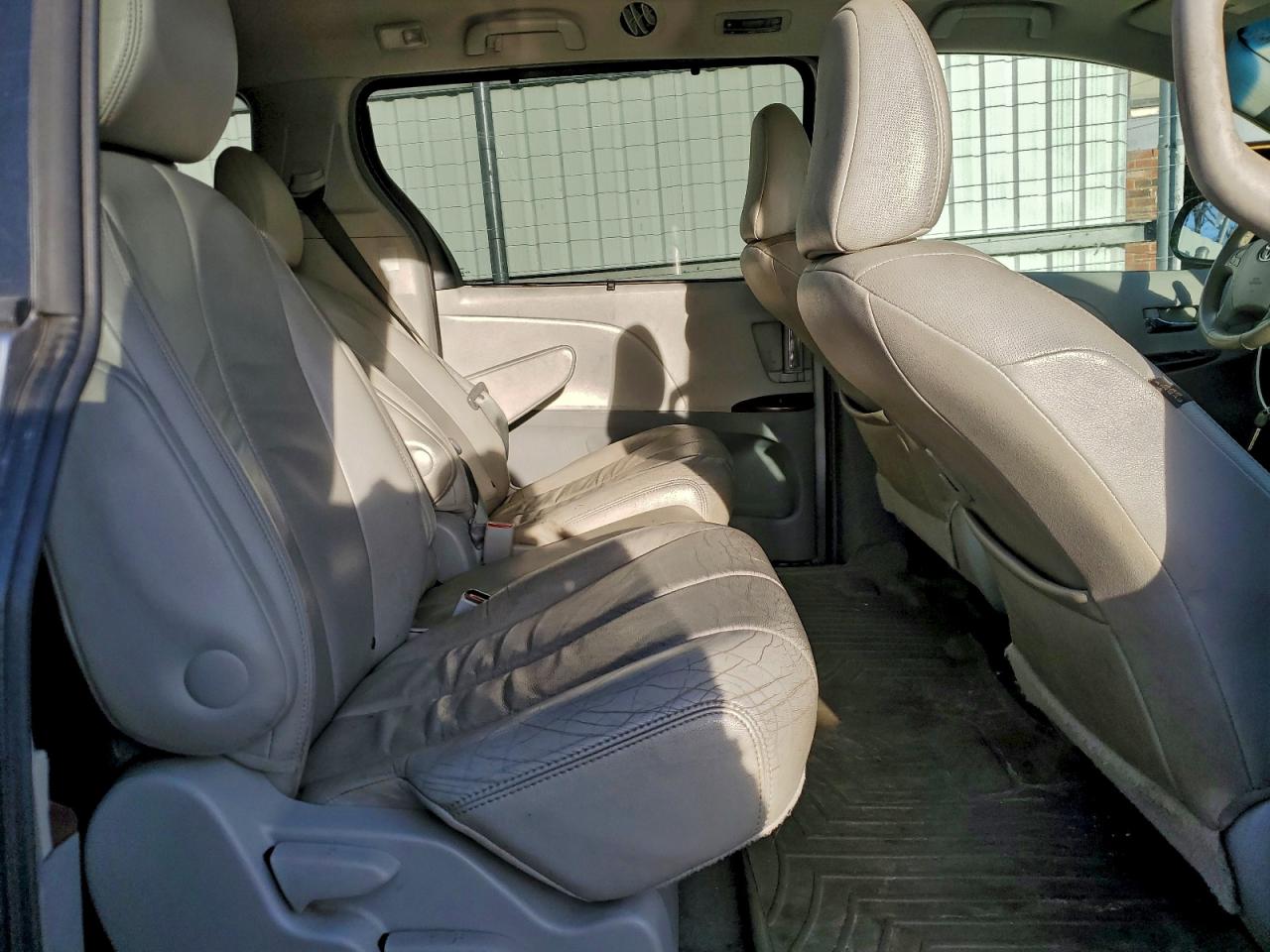 Toyota Sienna Xle Image 6