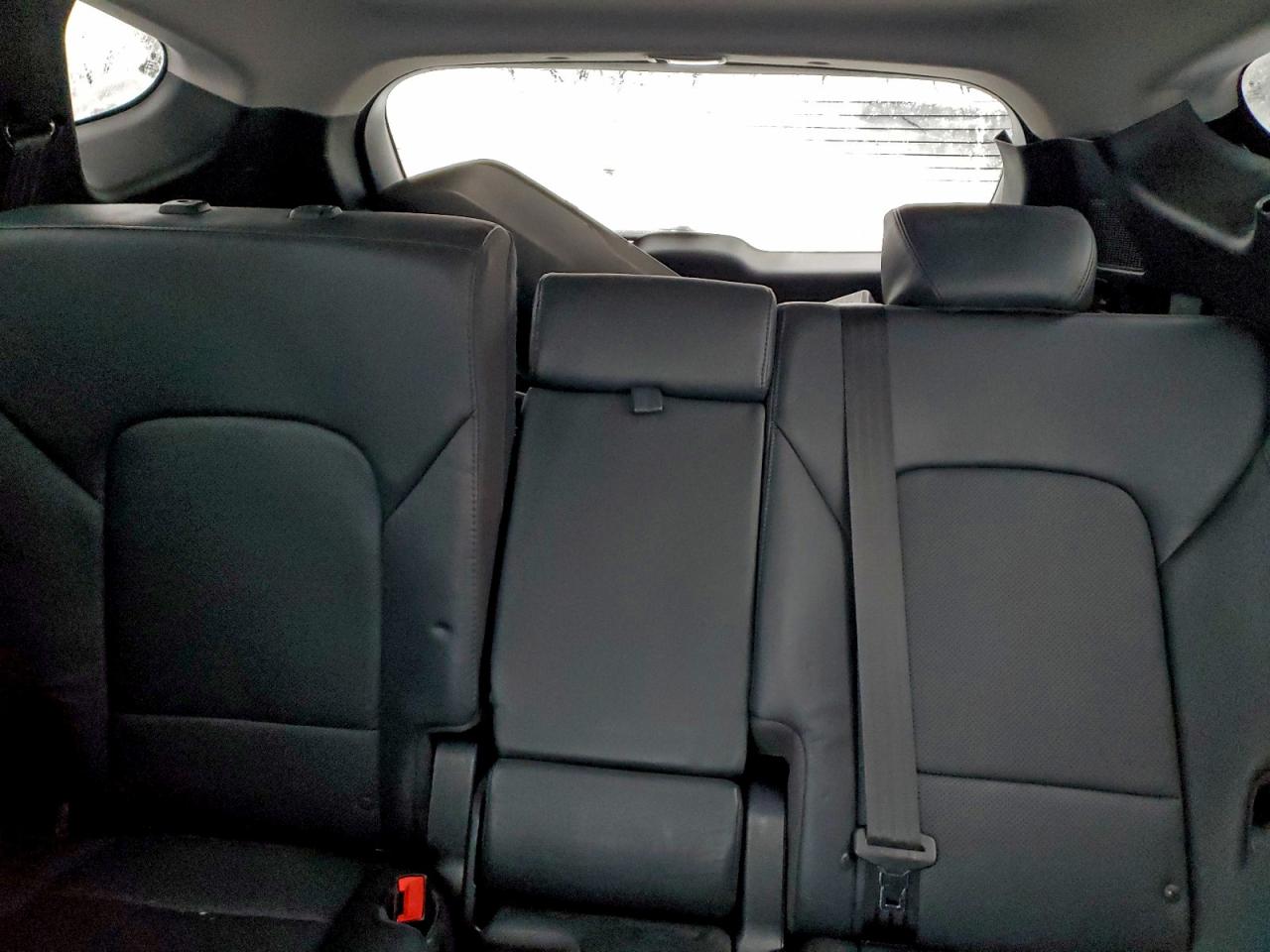 Hyundai SANTA FE Image 2