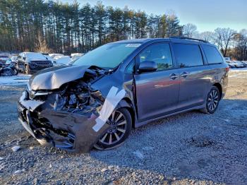 Salvage Toyota Sienna
