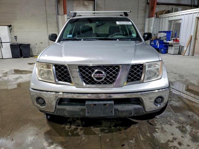 Nissan Frontier Crew Cab Le Image 5