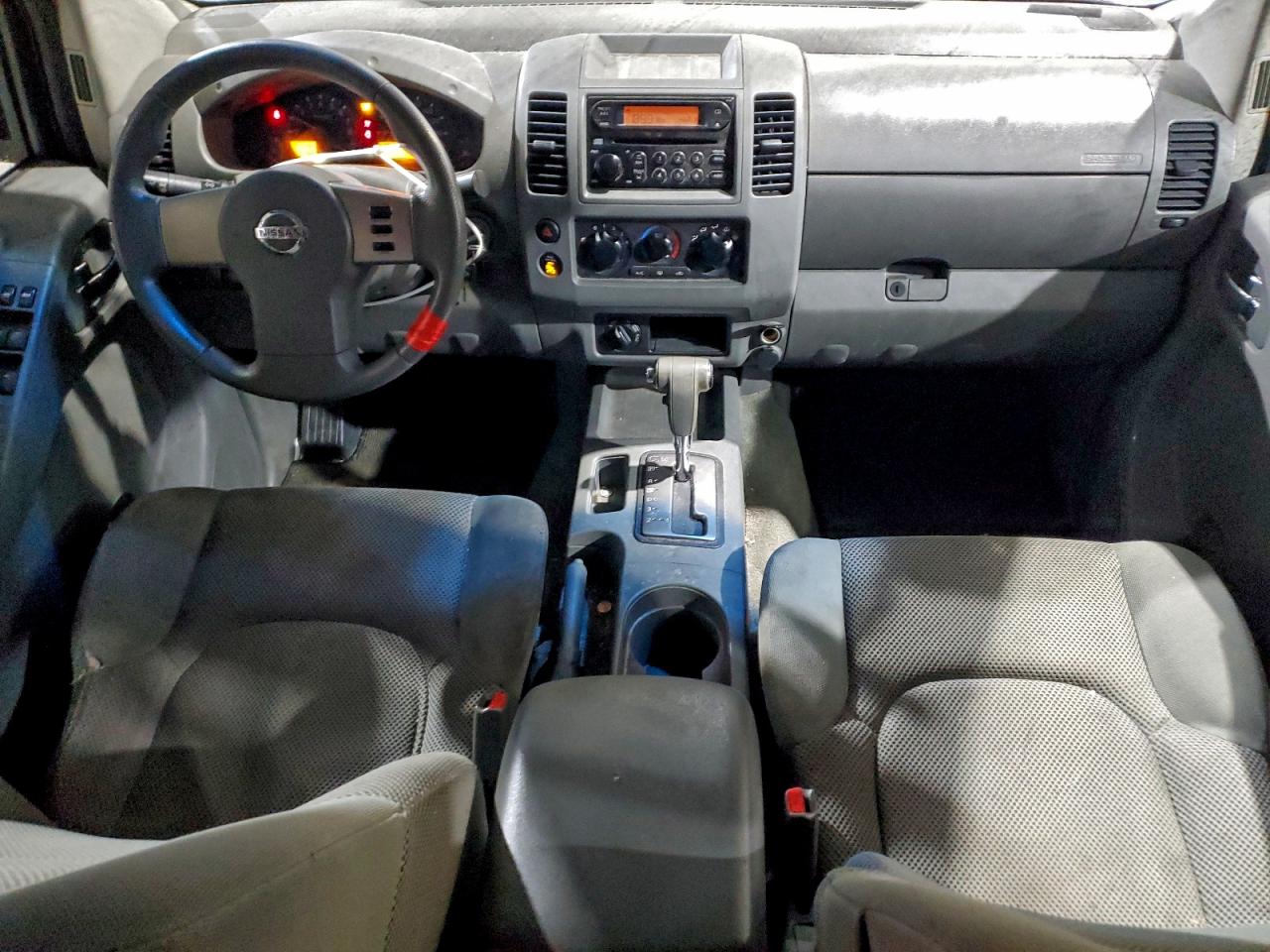 Nissan Frontier Crew Cab Le Image 11