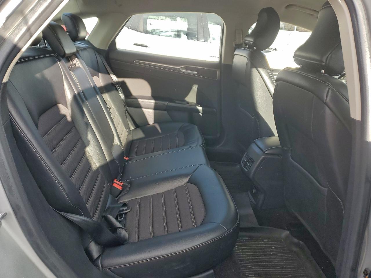 Ford Fusion Se Image 10