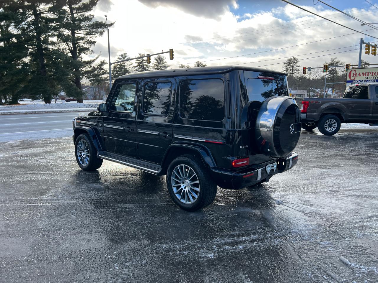 Mercedes-Benz G-Class 550 Image 9
