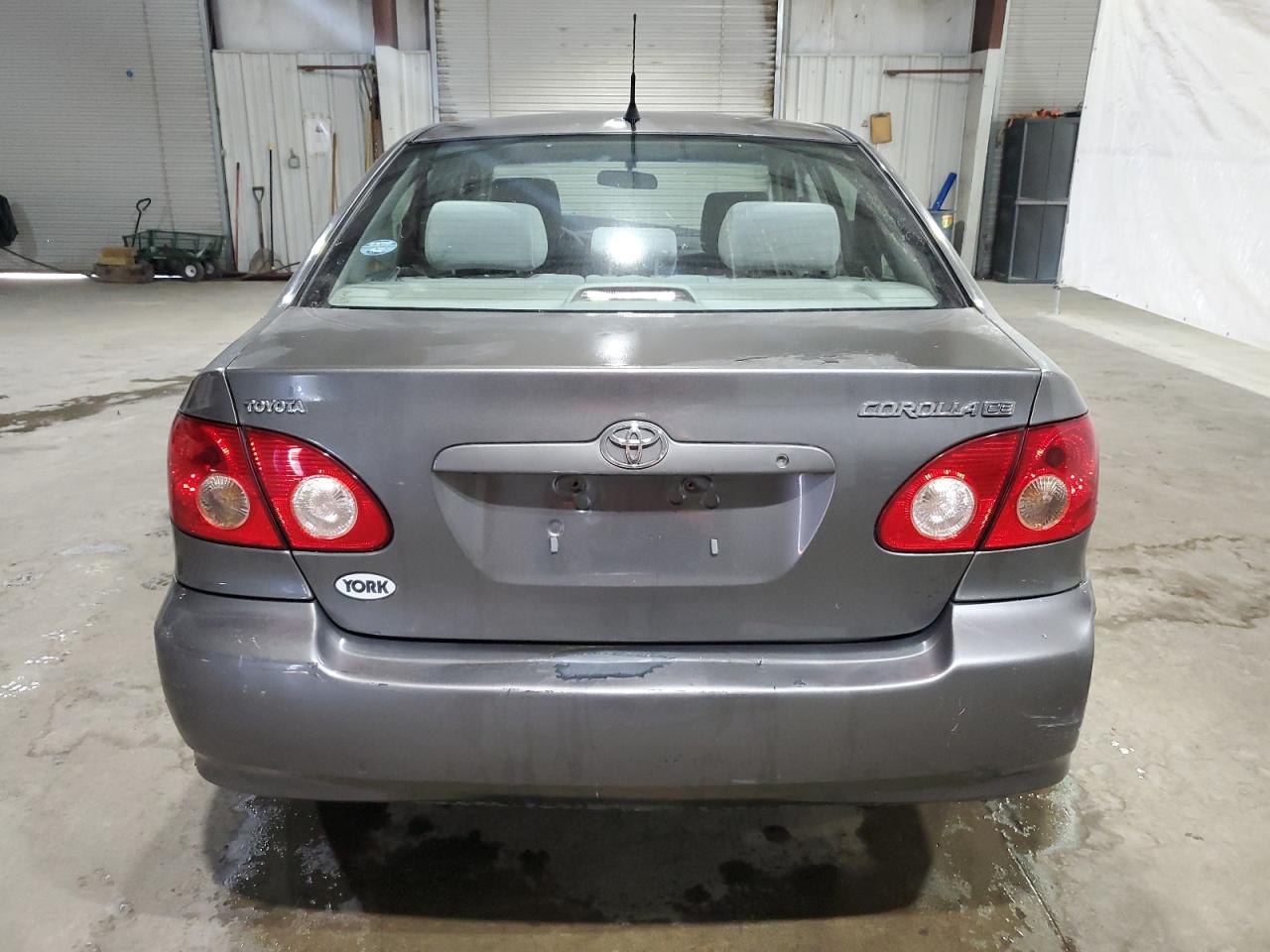 Toyota Corolla Ce Image 9