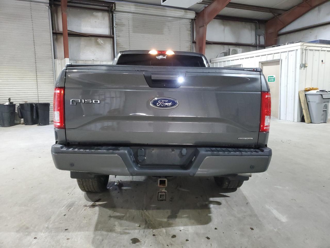 Ford F-150 Super Cab Image 6