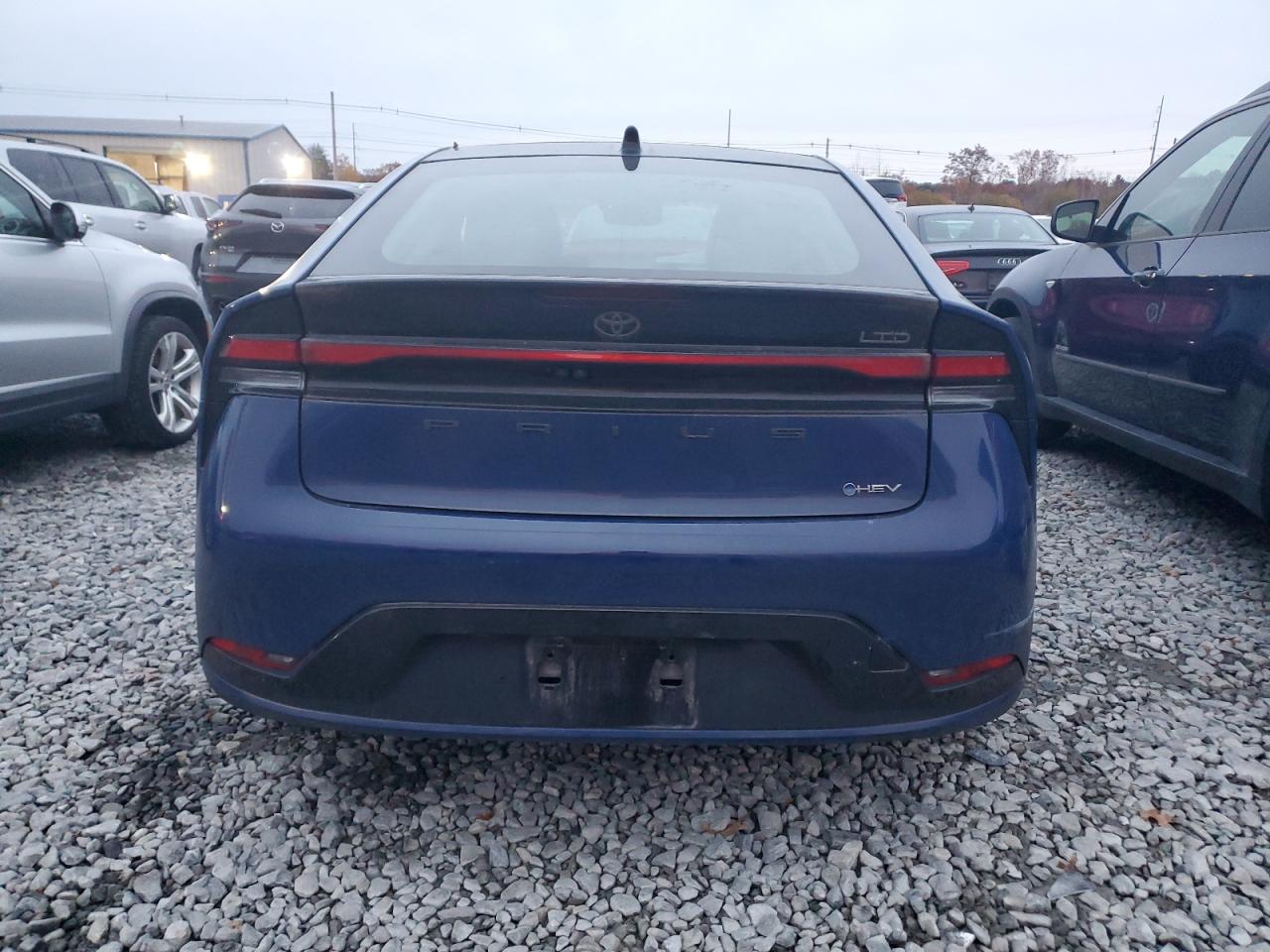 Toyota Prius Le Image 10