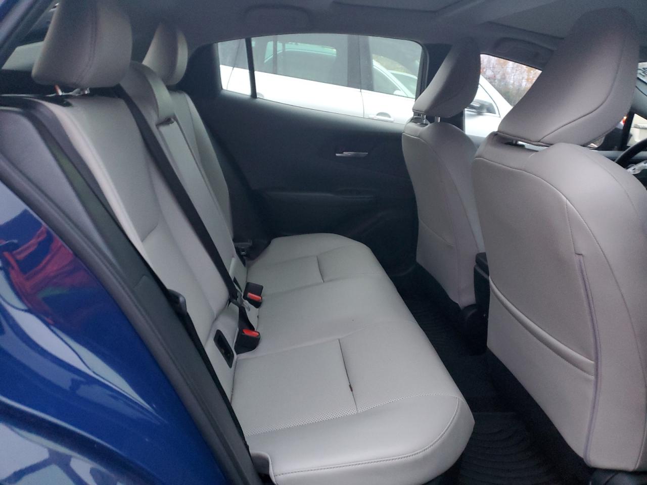 Toyota Prius Le Image 8