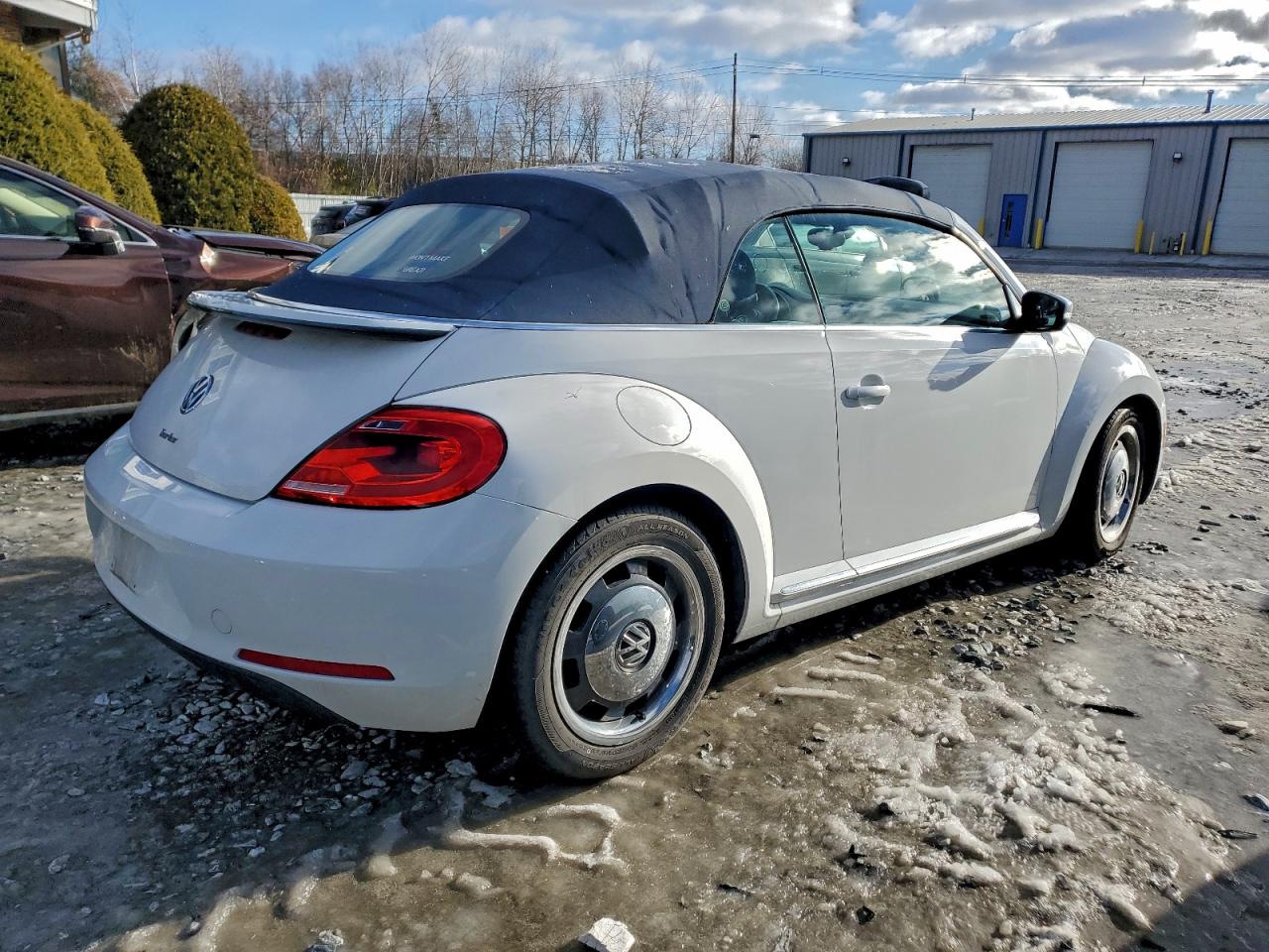 Volkswagen Beetle S/se Image 12