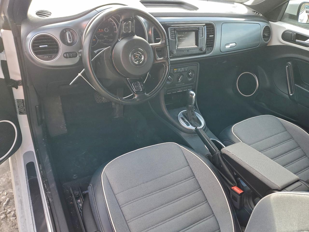 Volkswagen Beetle S/se Image 6