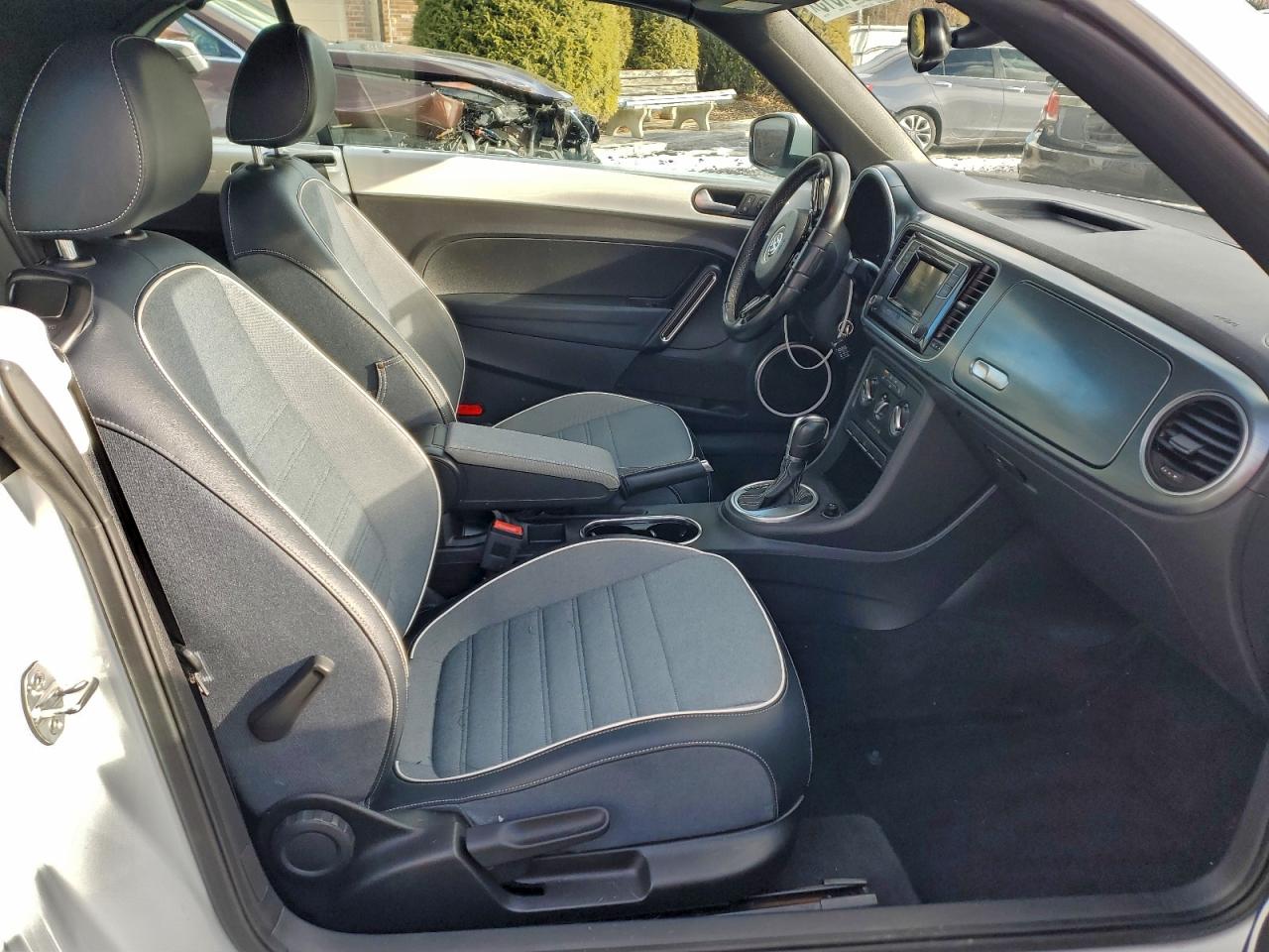 Volkswagen Beetle S/se Image 4