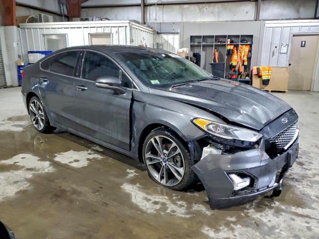 Ford Fusion Titanium Image 2