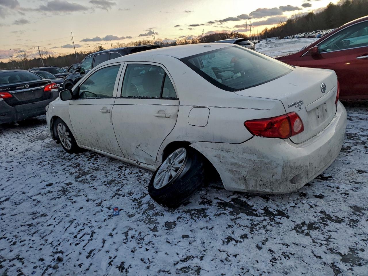 Toyota Corolla Base Image 9