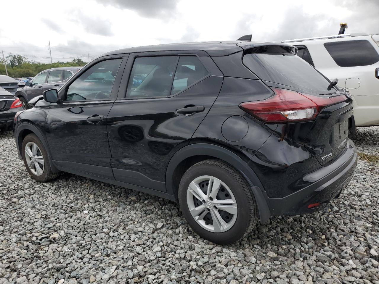 Nissan Kicks S Image 2