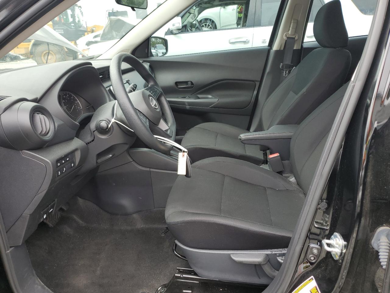 Nissan Kicks S Image 8