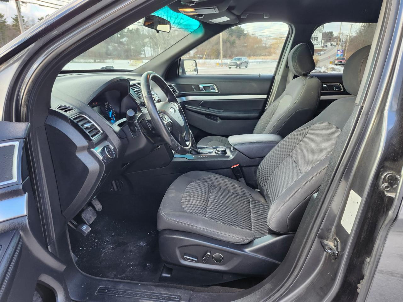 Ford Explorer Xlt Image 8