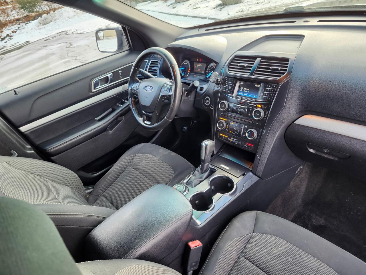 Ford Explorer Xlt Image 3