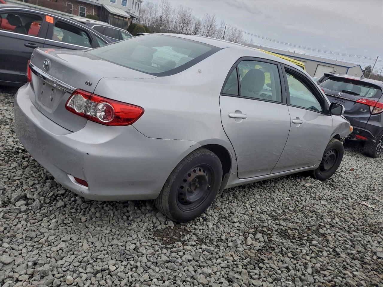 Toyota Corolla Base Image 2