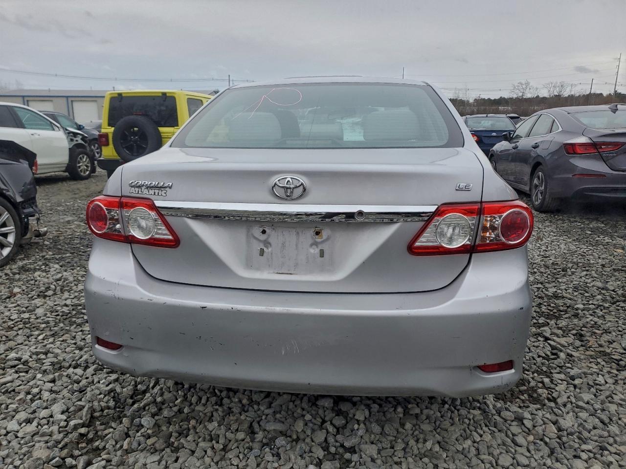 Toyota Corolla Base Image 5