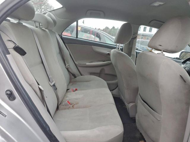 Toyota Corolla Base Image 13