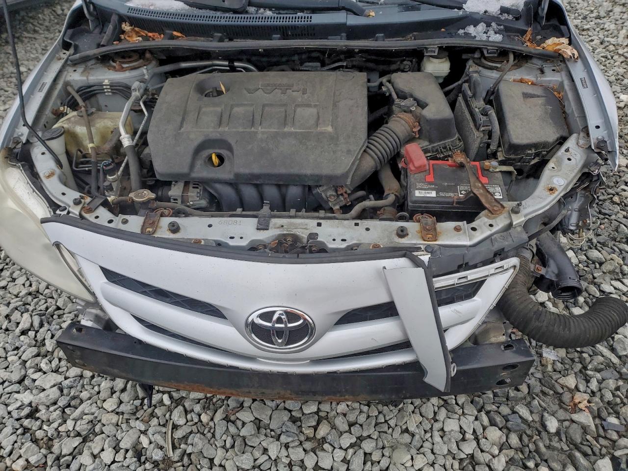 Toyota Corolla Base Image 12