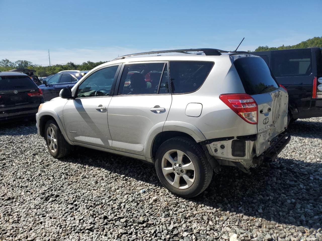 Toyota RAV4 Limited Image 3