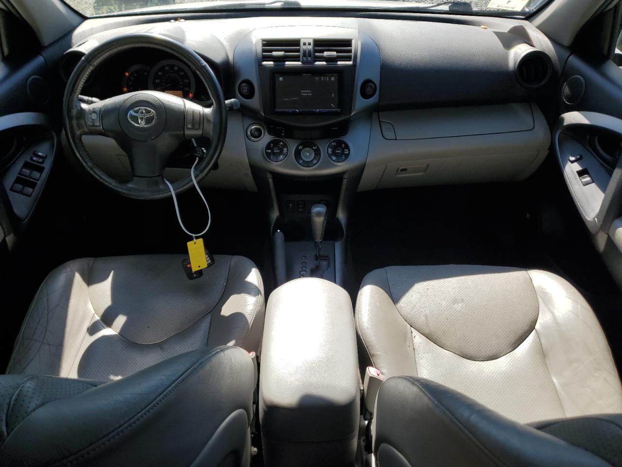 Toyota RAV4 Limited Image 9