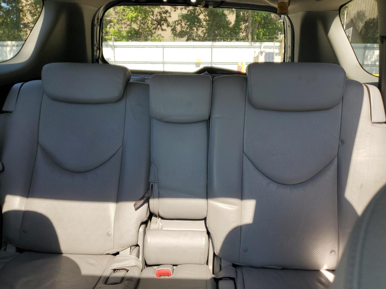 Toyota RAV4 Limited Image 7