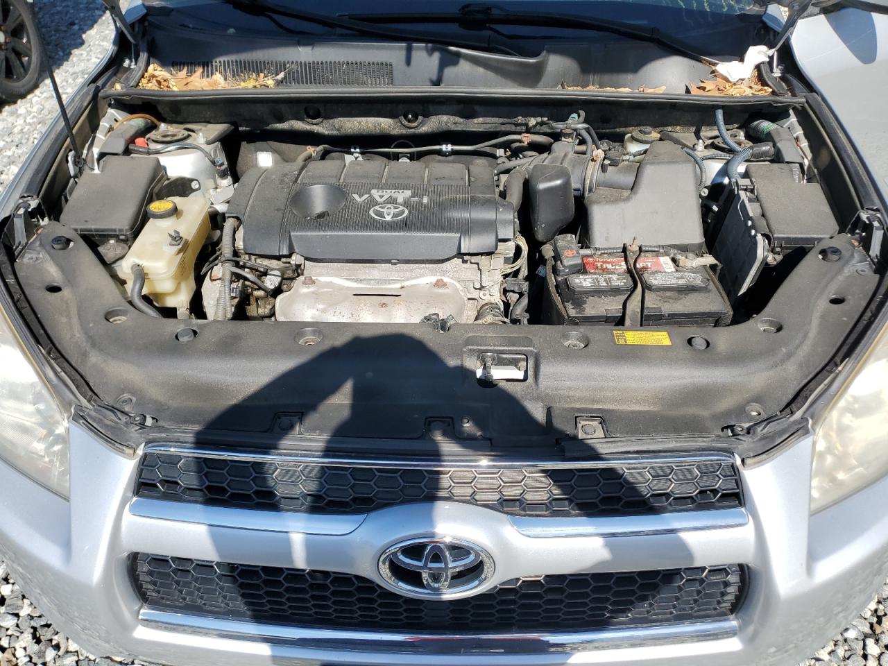 Toyota RAV4 Limited Image 8