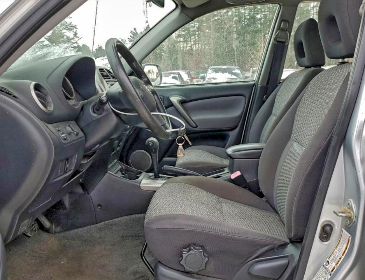 Toyota RAV4 Image 11