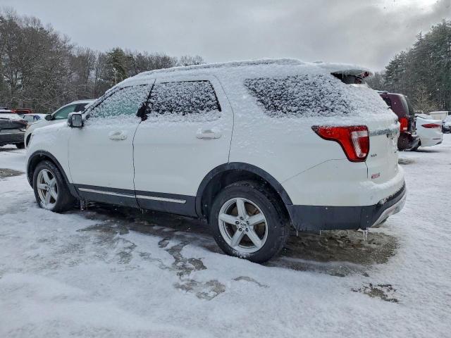 Ford Explorer Xlt Image 10