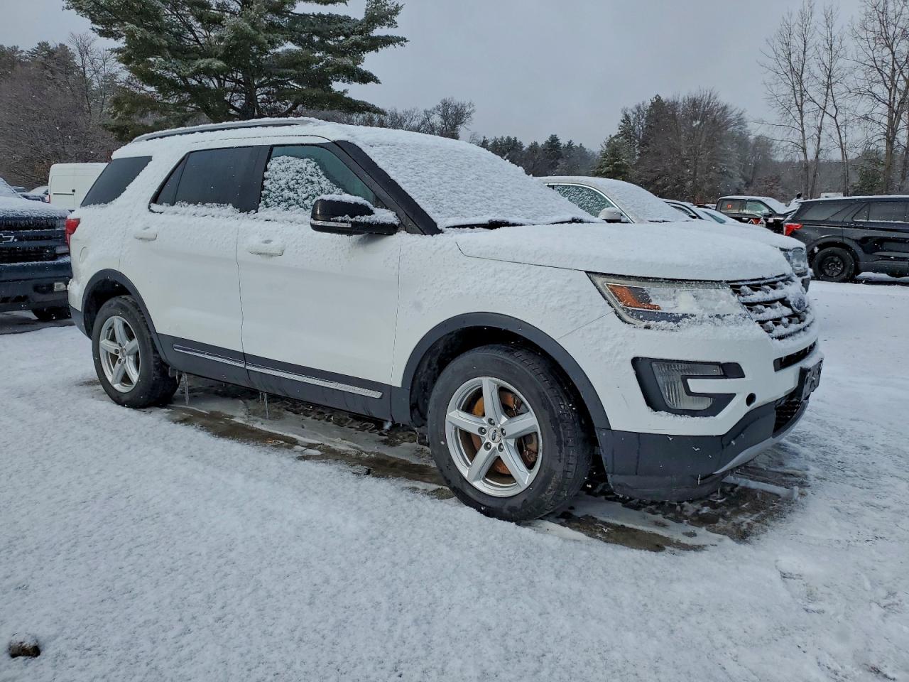 Ford Explorer Xlt Image 3