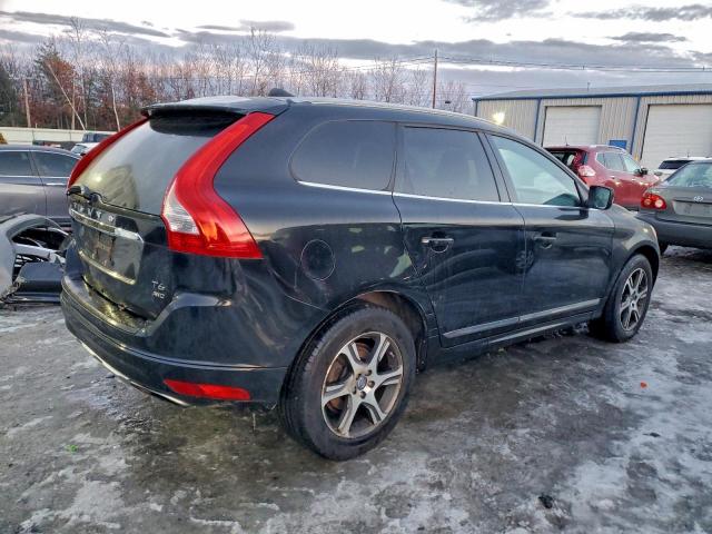 Volvo XC60 T6 Premier Image 2