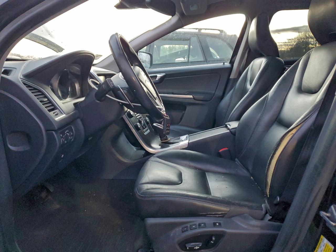 Volvo XC60 T6 Premier Image 10