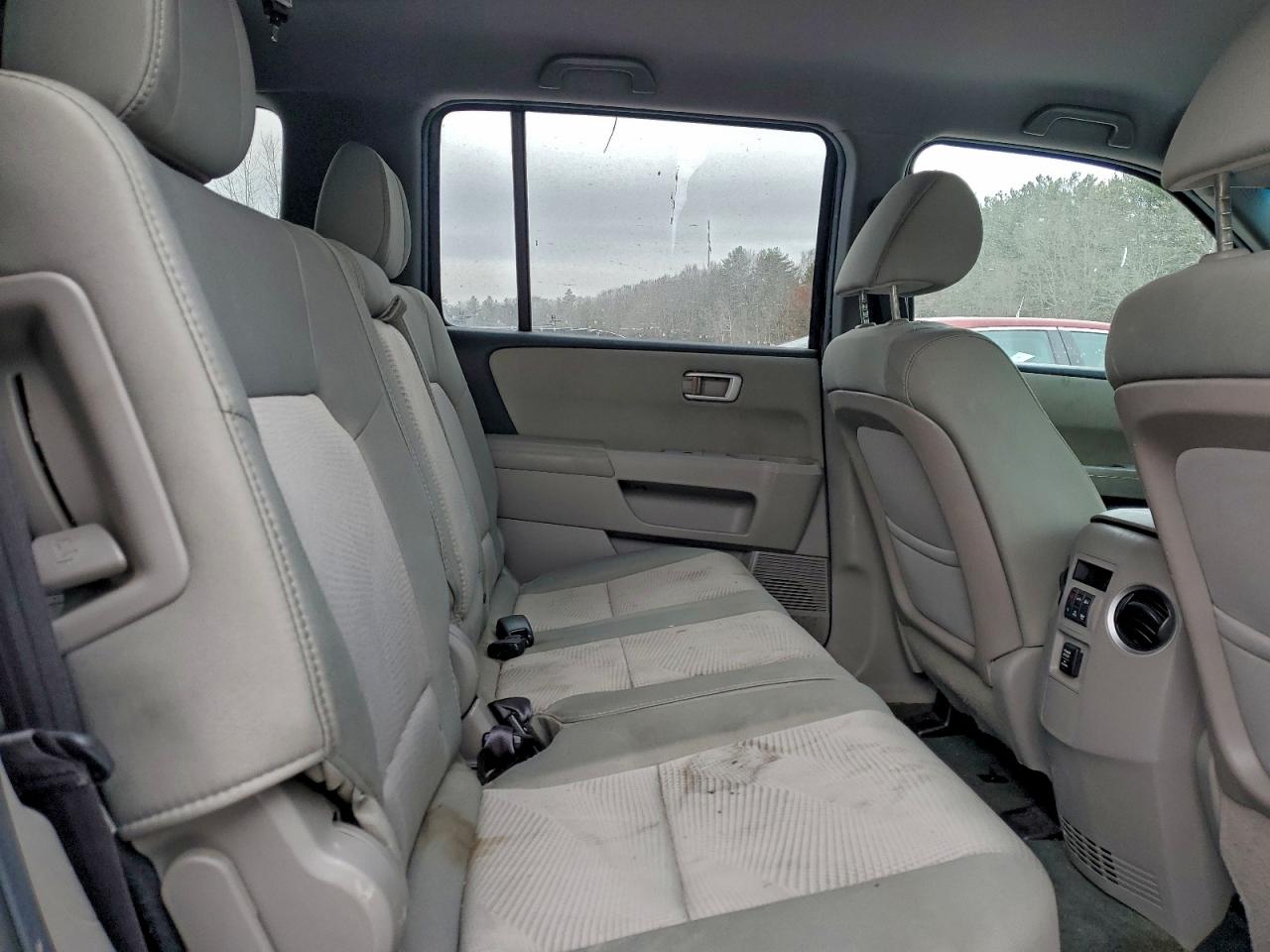 Honda Pilot Lx Image 2