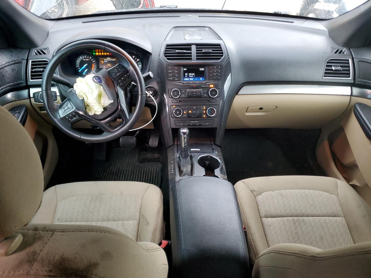 Ford Explorer Image 13