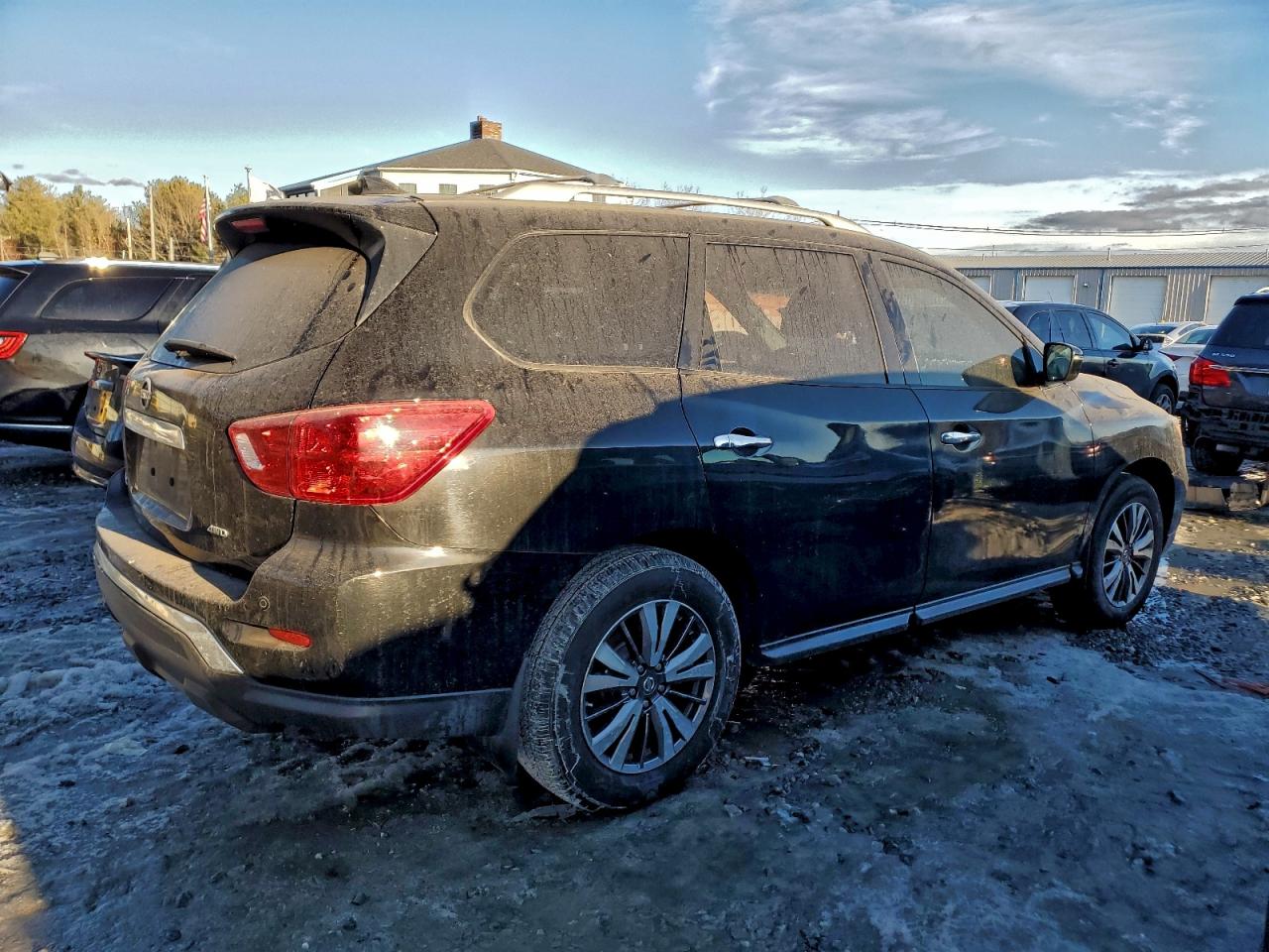 Nissan Pathfinder S Image 9