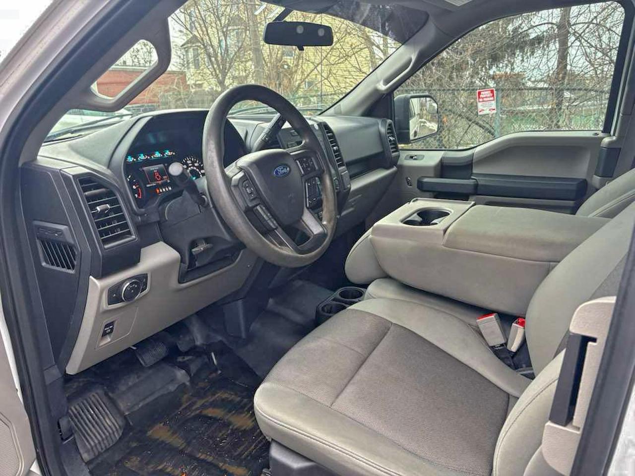 Ford F-150 Super Cab Image 4