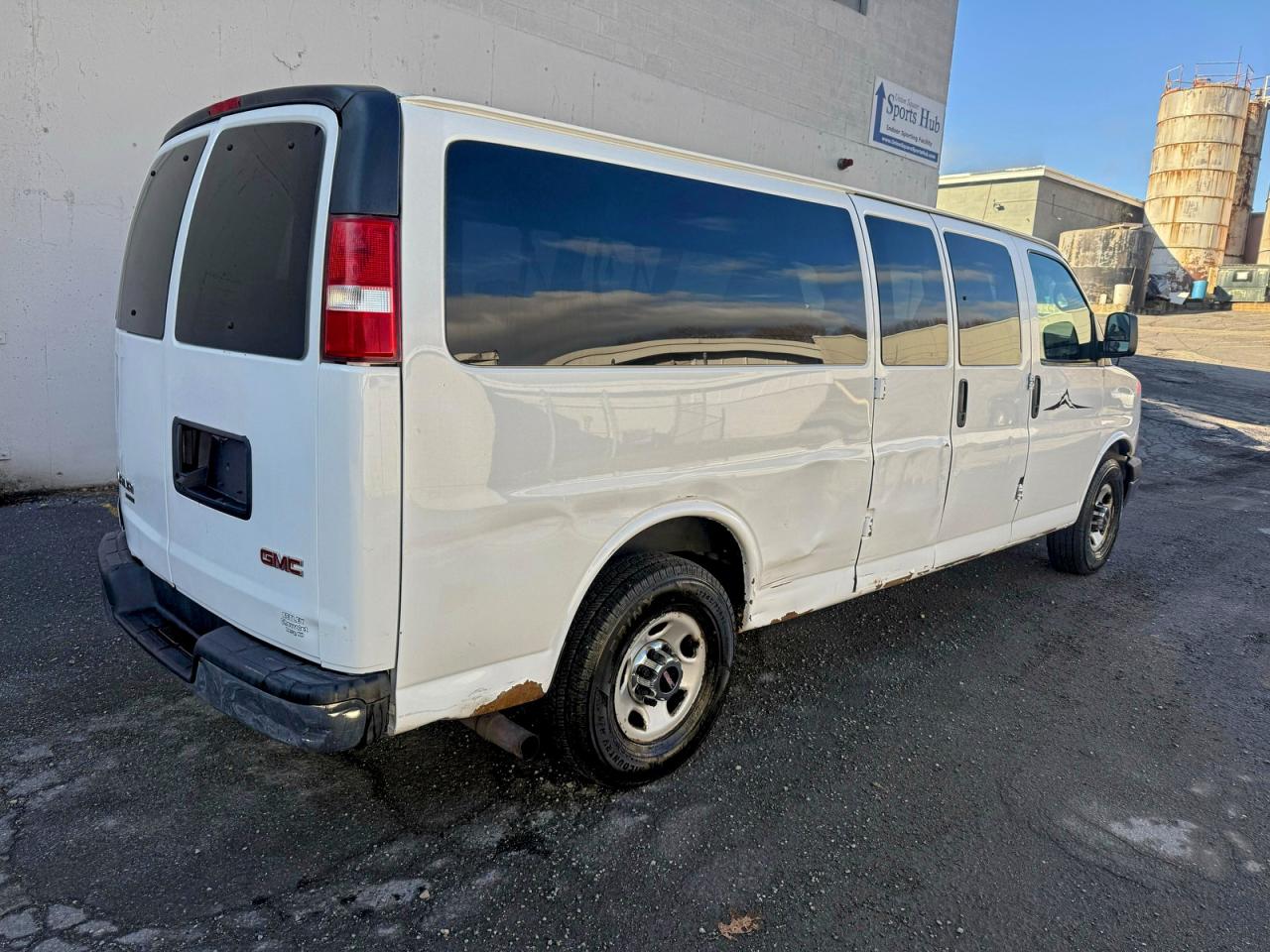 GMC Savana G3500 Lt Image 2